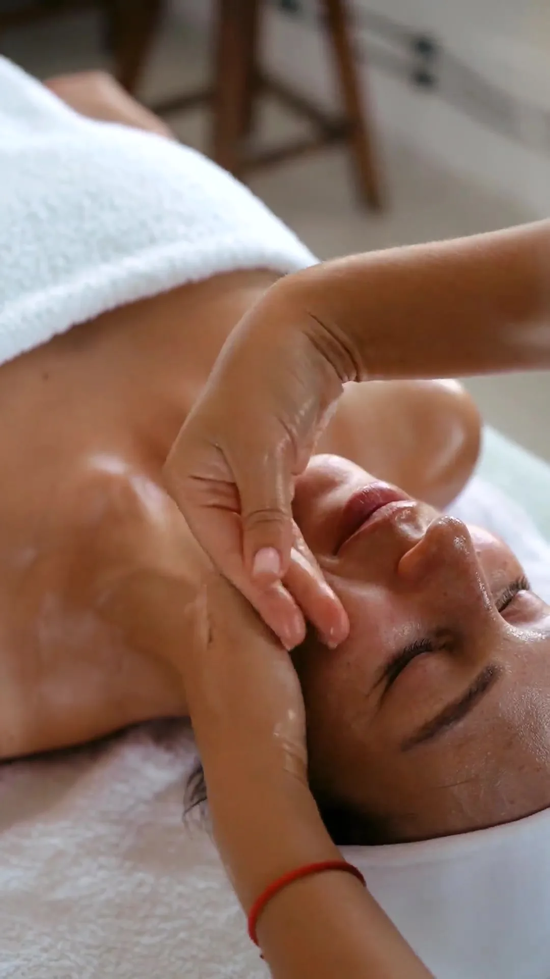 What to Expect at Your First Facial